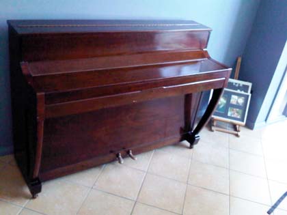image moving a small piano