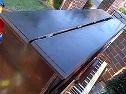 image of unwanted piano for disposal 3